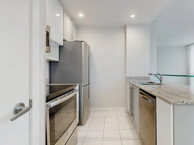 208 Queens Quay St W #2212 — Photo 12