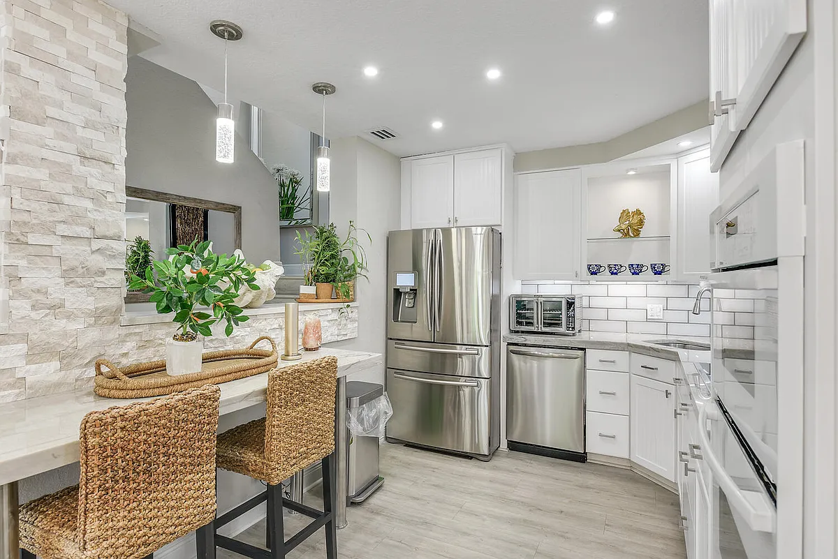 Building Photo - 250 S Ocean Blvd #272