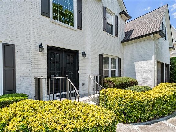 3rd image of 255 Fieldstone Ct