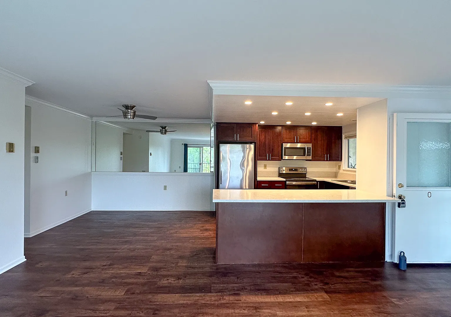 2 bed, 1.5 bath, 1009 sqft, $2,800 — Photo 2