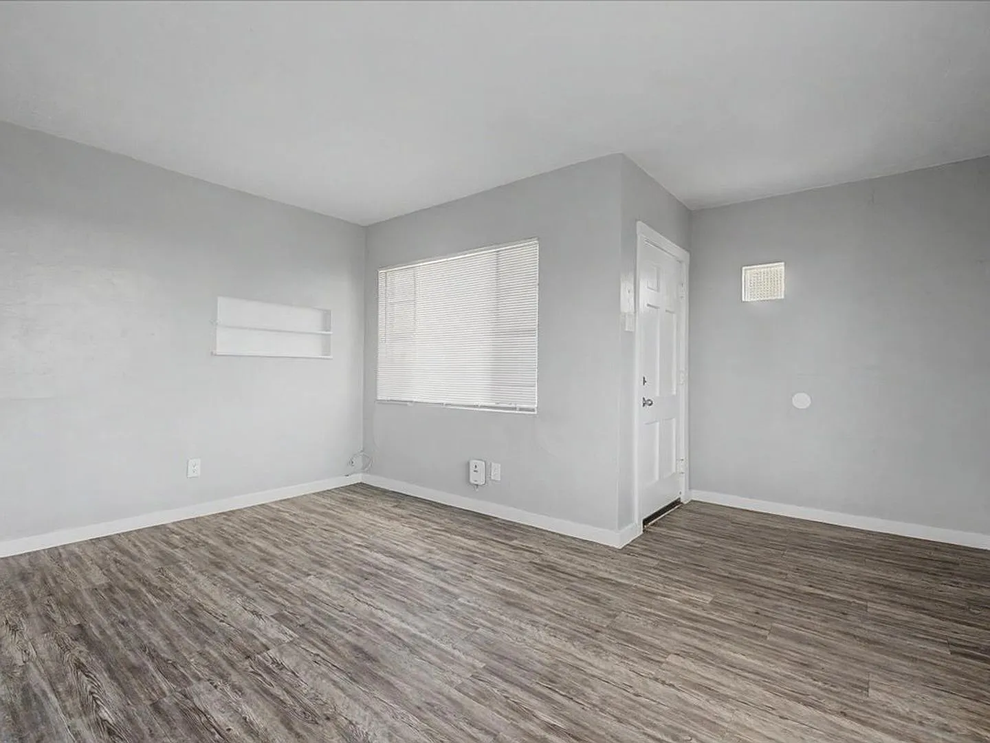 2 Bedroom 1 Bathroom — Photo 4