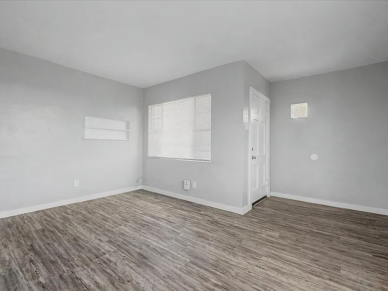 2122 N Forgeus Ave #C — Photo 4