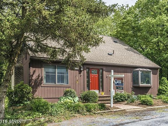 3rd image of 6718 Meadowlawn Cir