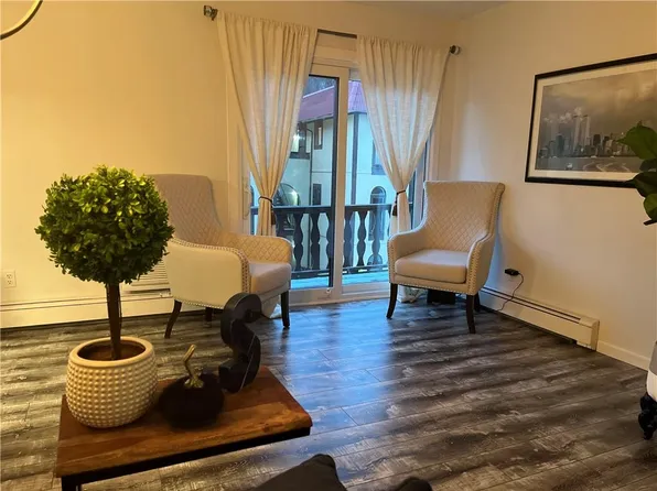 10 Granada Crescent #10, White Plains, NY 10603