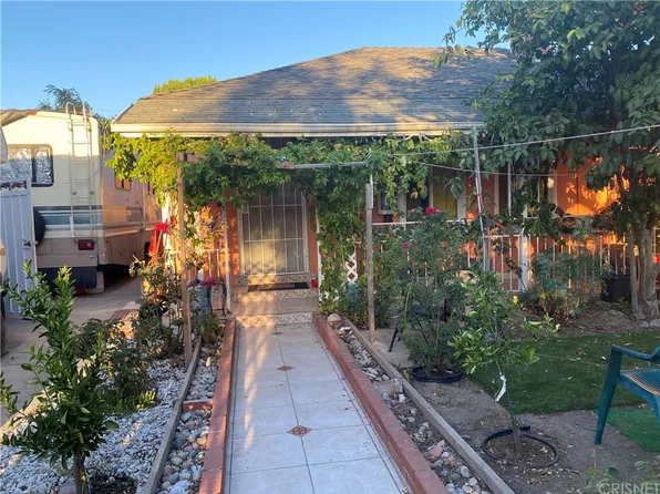 7532 Lemp Ave, North Hollywood, CA 91605