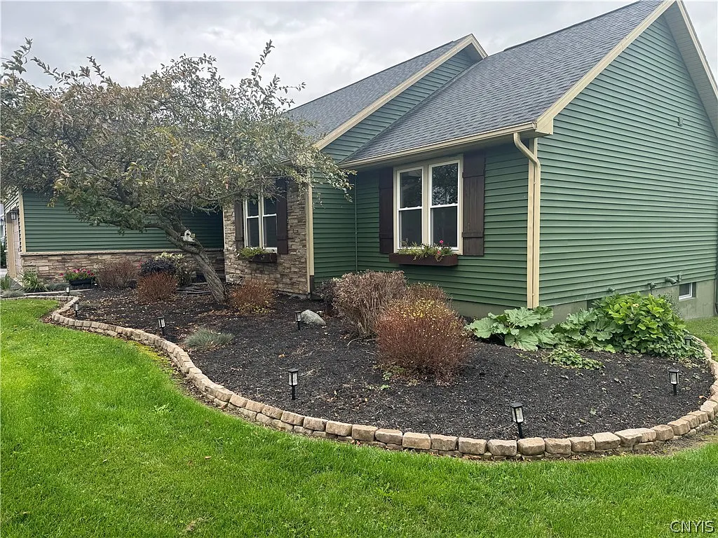 5 bed, 3.0 bath, 2386 sqft, $5,000 — Photo 4