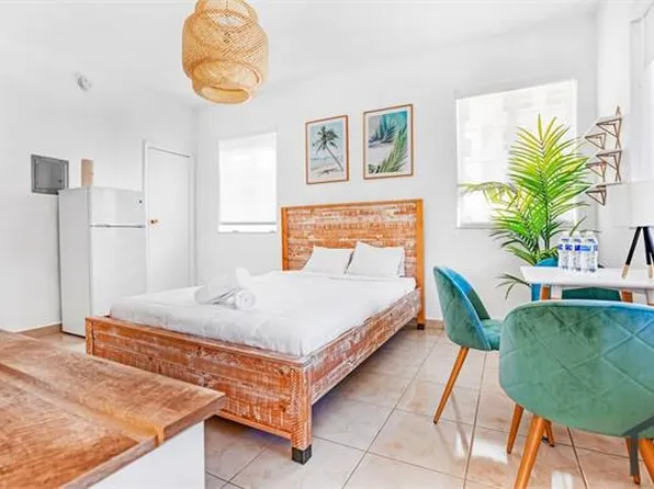 301 86th St, Miami Beach, FL 33141