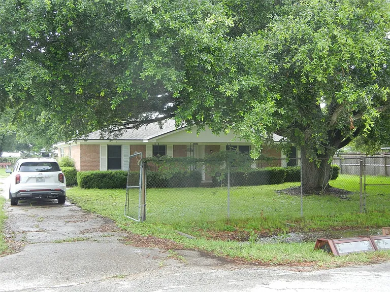 20811 Emerald St — Photo 13