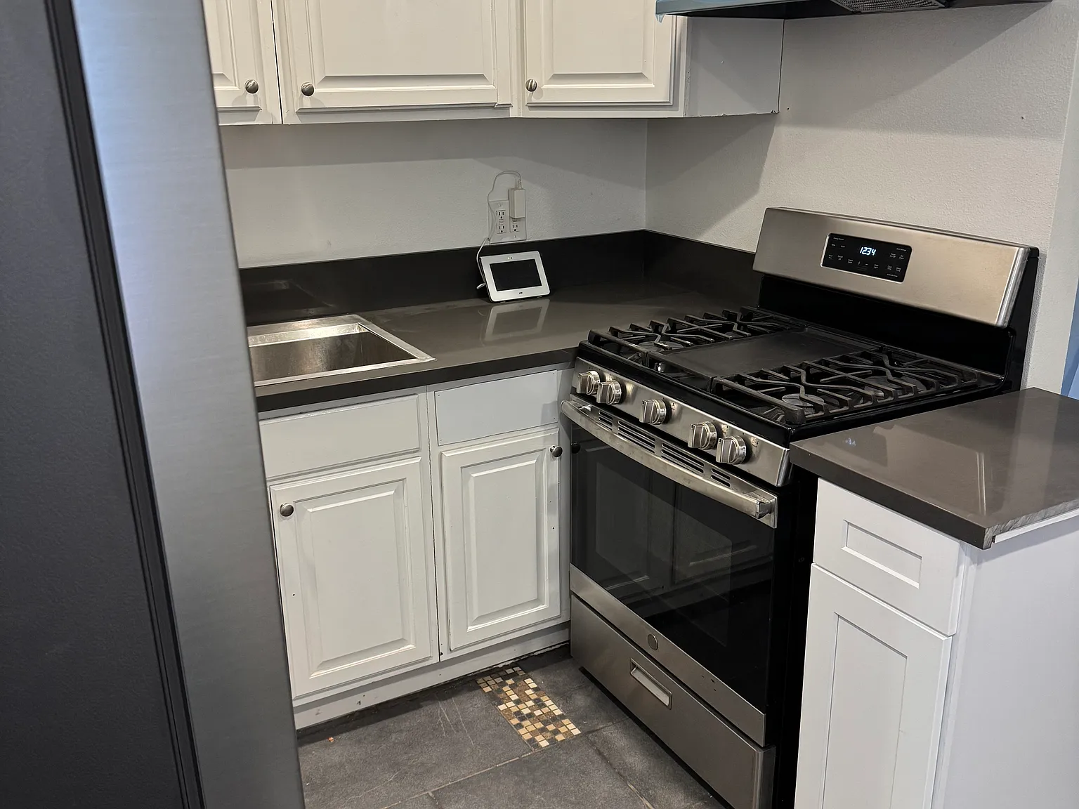 3 bed, 848 sqft, $3,450 — Photo 3