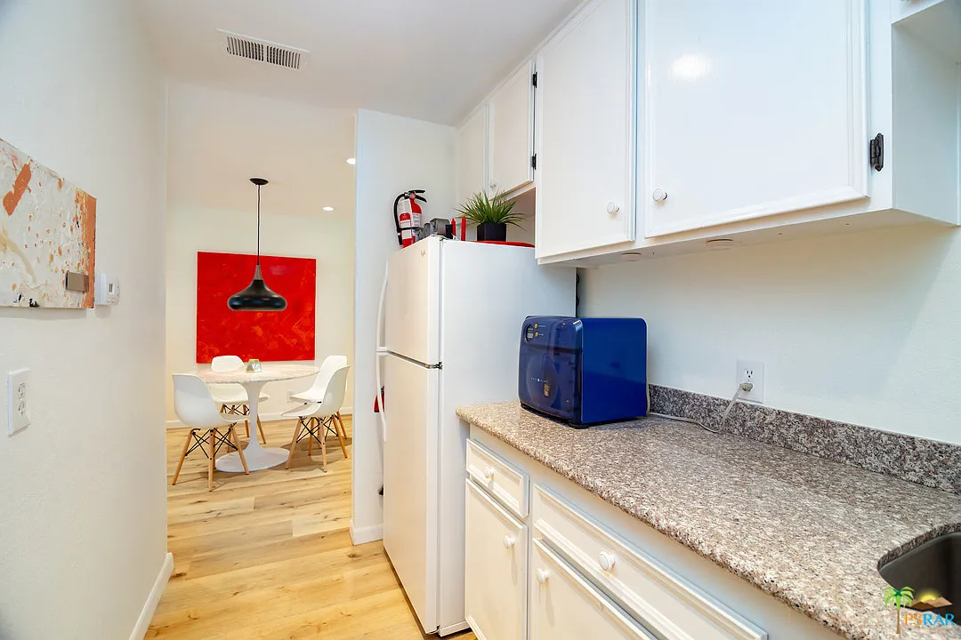 550 N Villa Ct — Photo 4