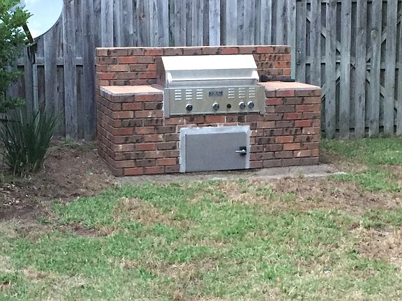 Built in bbq grill