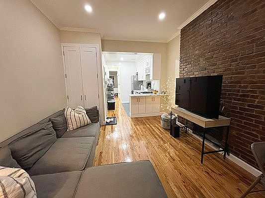 2nd image of 248 W 20th St APT 4W