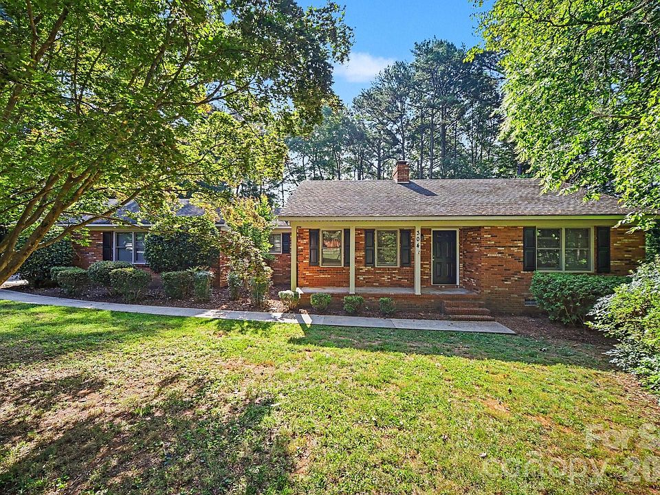 1st image of 304 Julia Dr