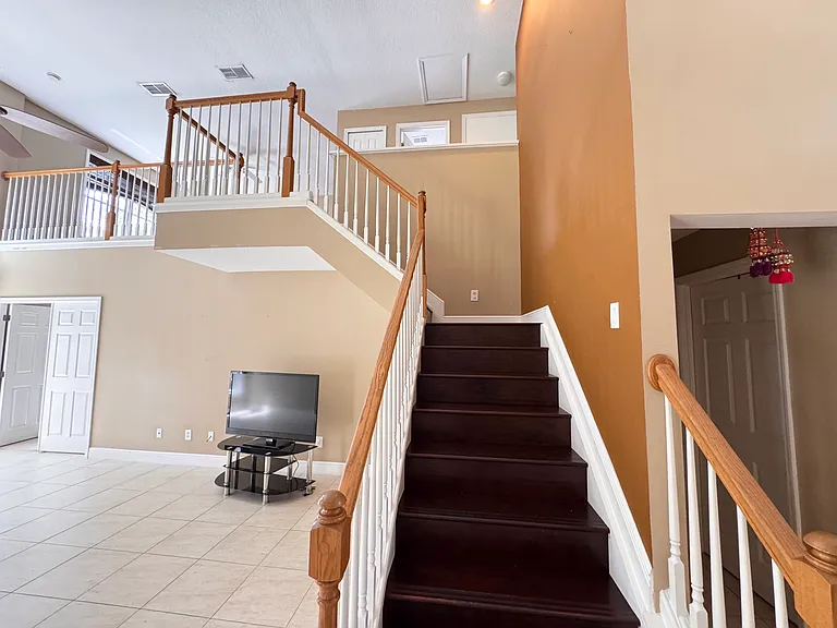 544 Pickfair Ter — Photo 18