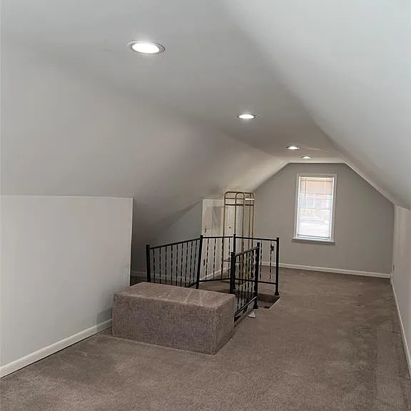 310 Albany St — Photo 21