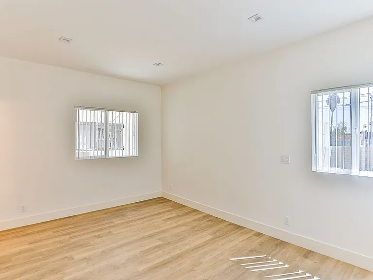 5536 Lexington Ave — Photo 28
