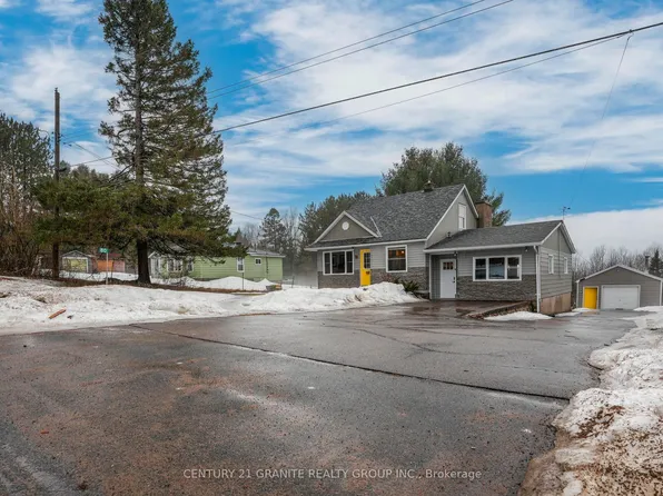 80 Paradise Rd, South Algonquin, ON K0J 2M0