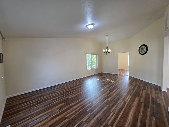 3rd image of 1511 W 40th Pl