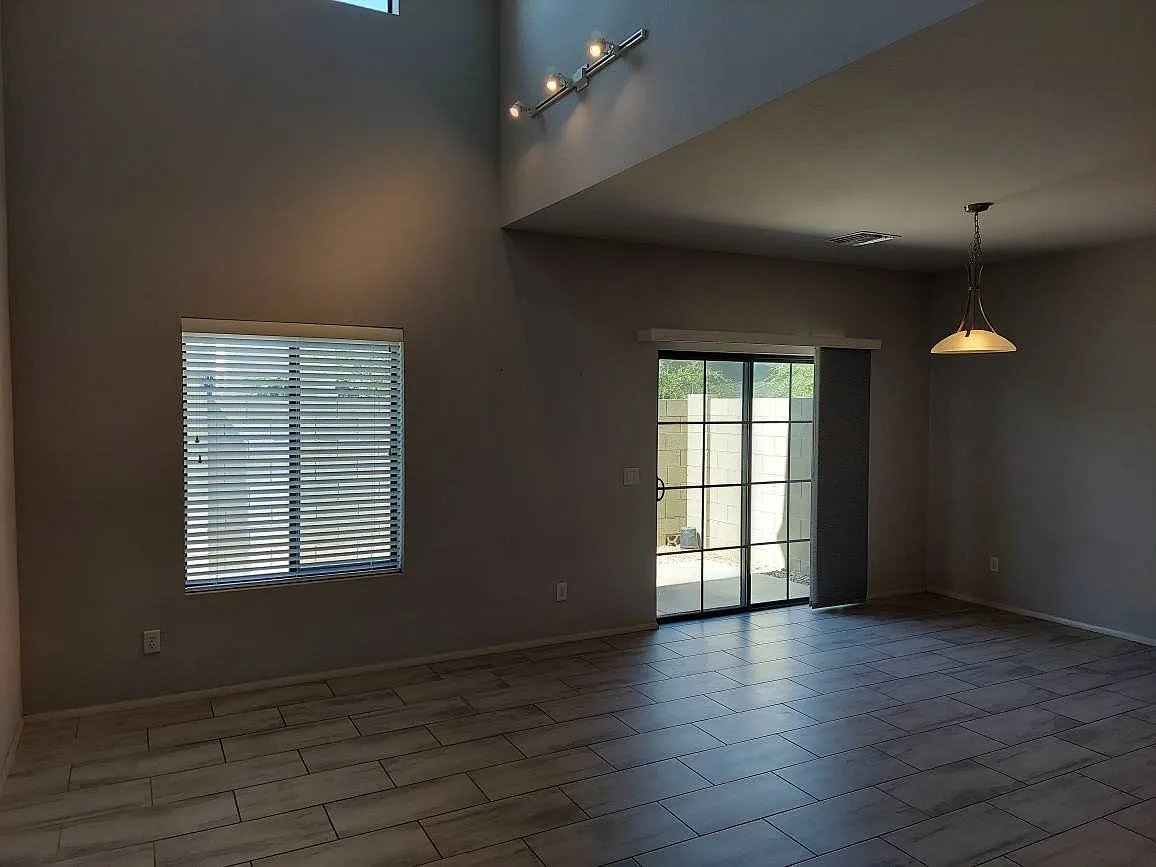3 bed, 2.5 bath, 1600 sqft, $2,195 — Photo 3