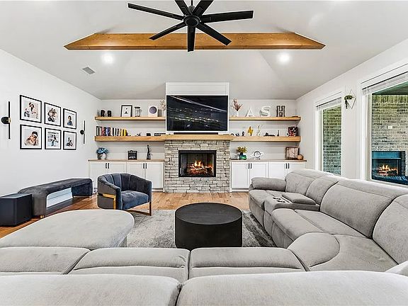 3rd image of 1530 Paragon Dr