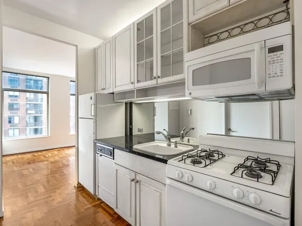 250 East 54th Street image 4 of 5