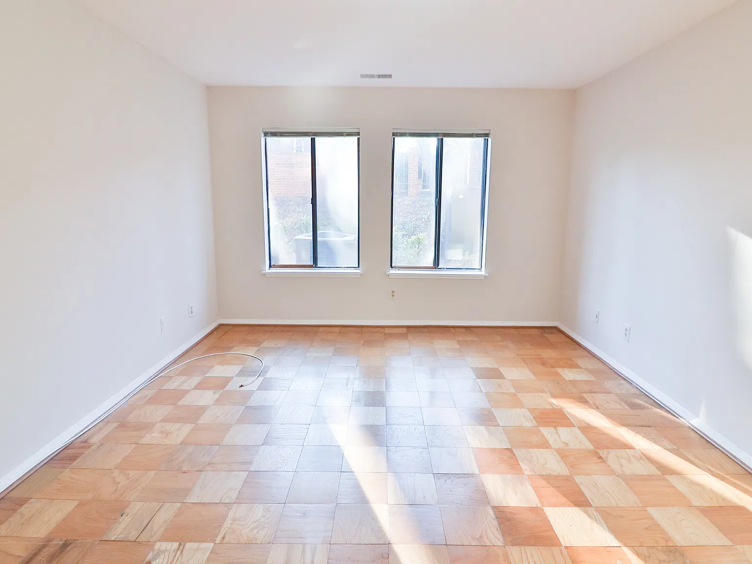 11415 Commonwealth Dr — Photo 2