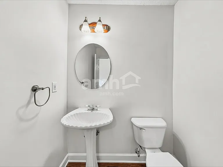 946 George Place Dr — Photo 9