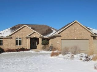 2223 Meadow Ridge Dr, De Pere, WI 54115