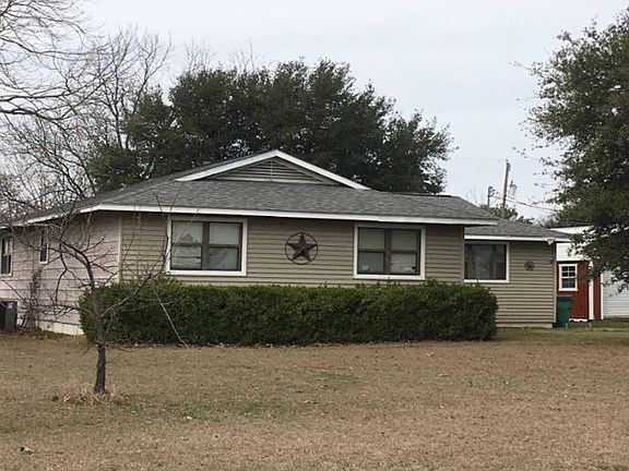2nd image of 704 Cherokee Dr