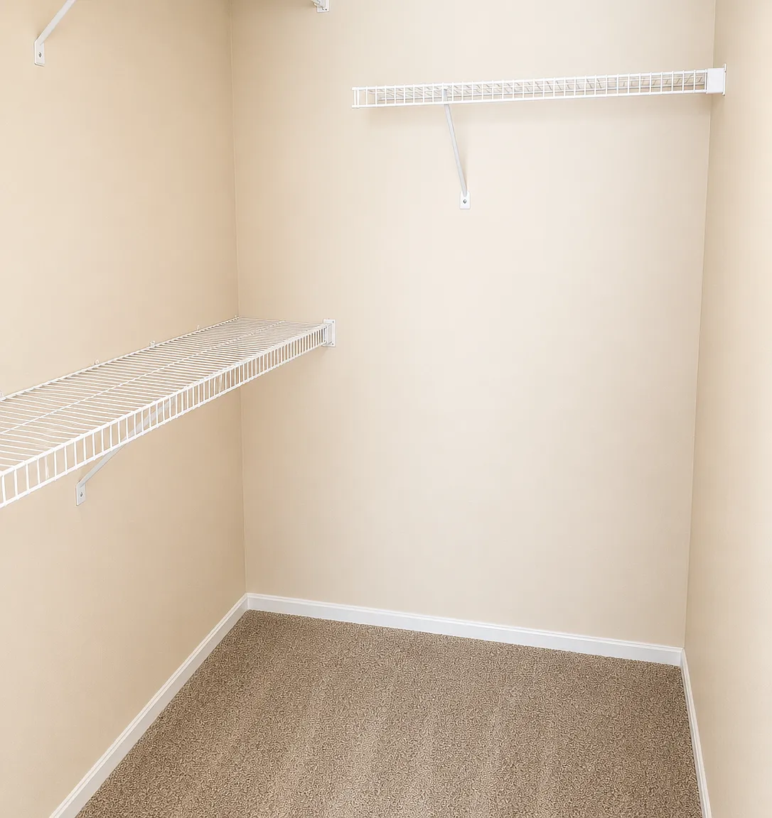 Gated 1-Bedroom Condo Near Summerlin — Photo 2