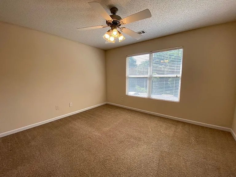 354 Bridgewater Cir — Photo 10