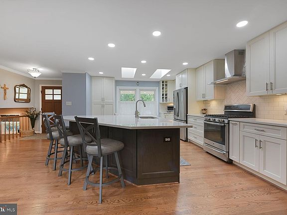 4th image of 14815 Cranoke St