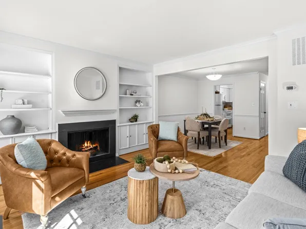 403 Old Town Ct, Alexandria, VA 22314