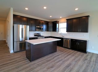 804 River Ridge Ct, Waterford, WI 53185