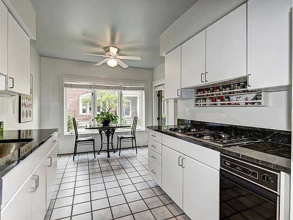 Eat-in Kitchen
