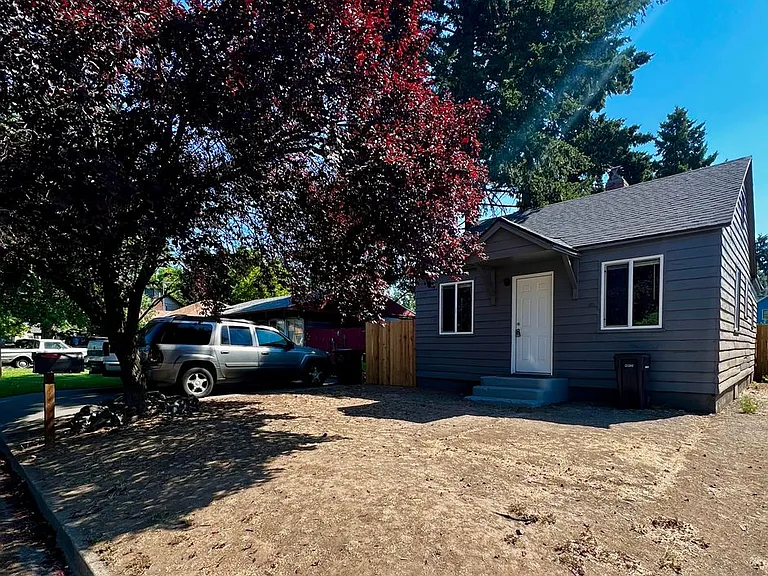 921 S 11th Ave — Photo 1