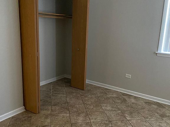 4th image of 10931 S Lloyd Dr #G