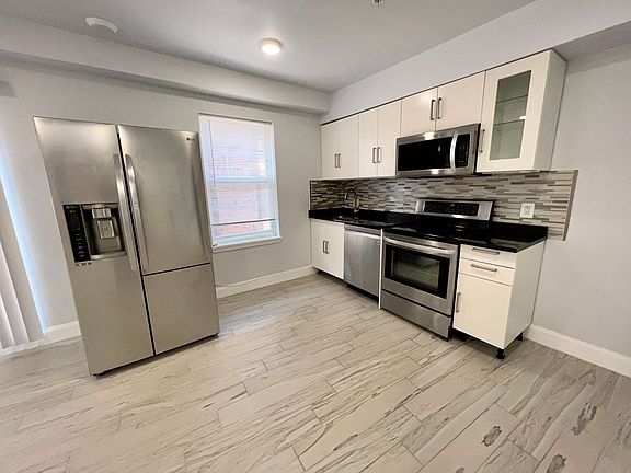4th image of 1216 Wallace St #3B