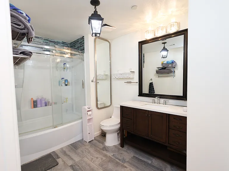 1901 Victoria Ave #105 — Photo 11