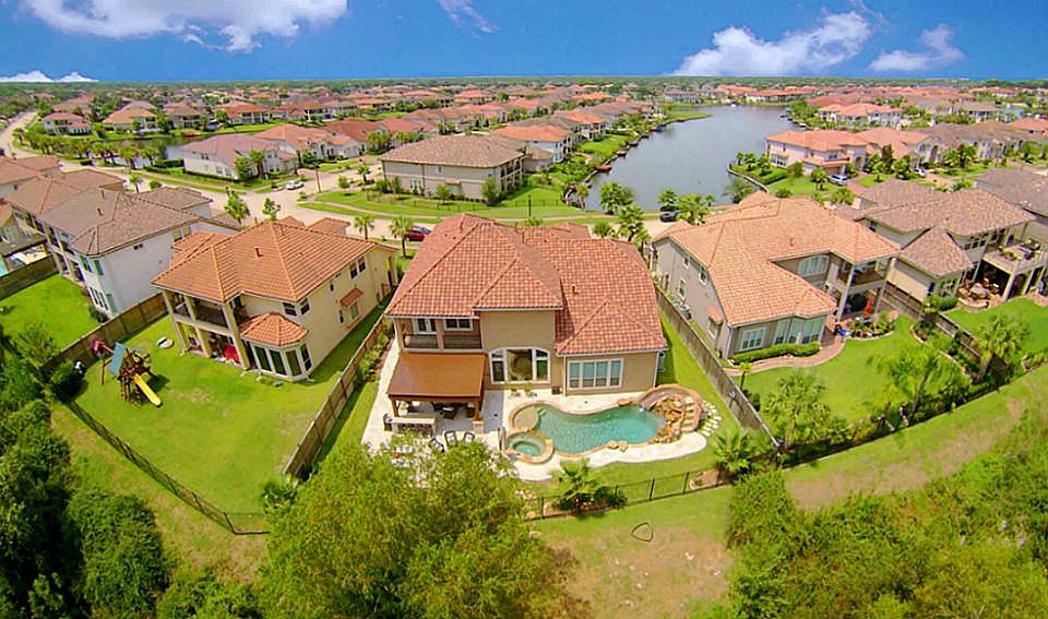 1st image of 18527 Windsor Lakes Dr