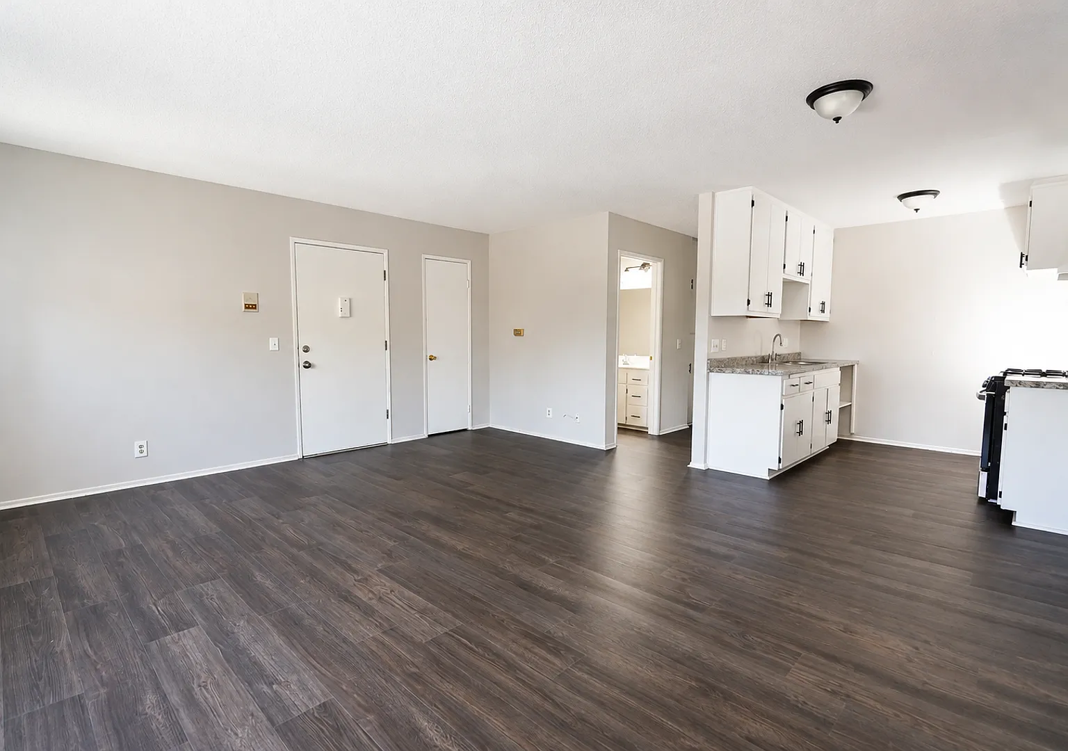 Arroyo Manor — Photo 3