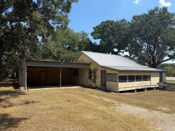 2410 Holly St, Waller, TX 77484
