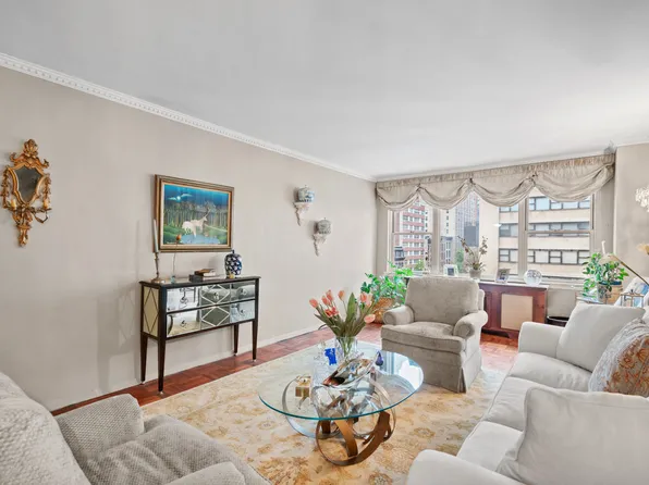 201 East 37th Street image 2 of 6