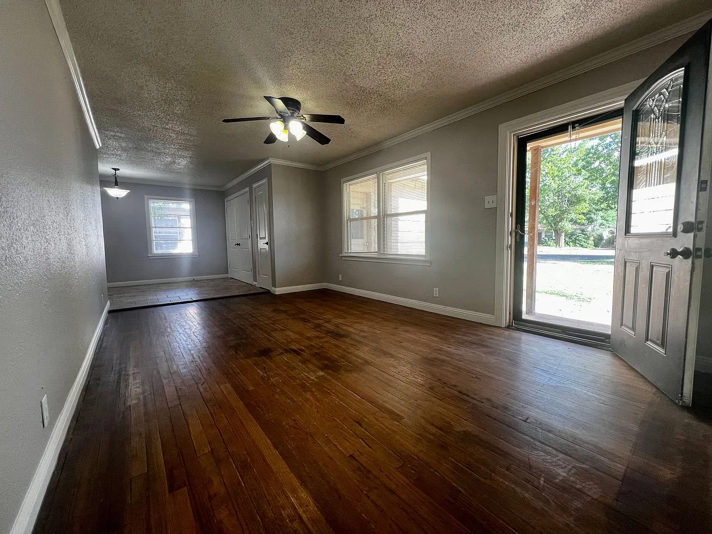 Great Three Bedroom with 2 Living Areas — Photo 3