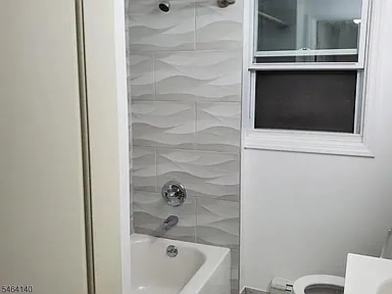 1 bed, 1.0 bath, 700 sqft, $2,000 — Photo 3