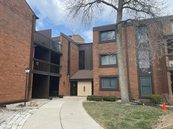 5200 S Tuckaway Blvd #300, Greenfield, WI 53221