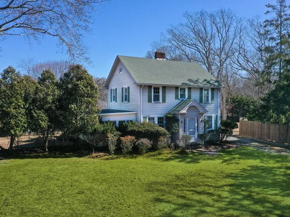 12 Summit Boulevard, Westhampton, NY 11977