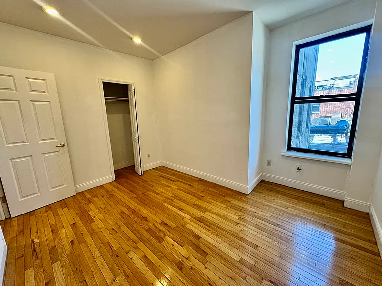 352 W 46th St #5C — Photo 8