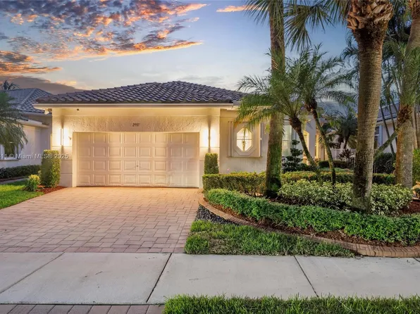 2557 Bay Pointe Dr, Weston, FL 33327