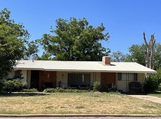 1308 E Sandstone St, Llano, TX 78643